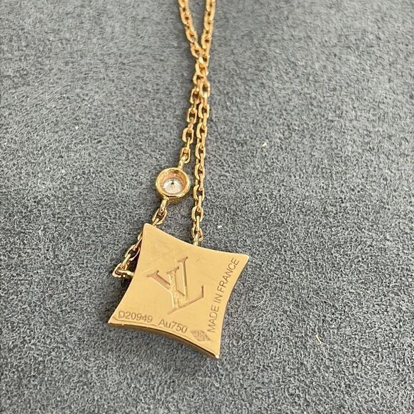 Louis Vuitton BB Blossom Flower 750 18K Rose Gold Mother Pearl Diamond Necklace - Picture 2 of 6